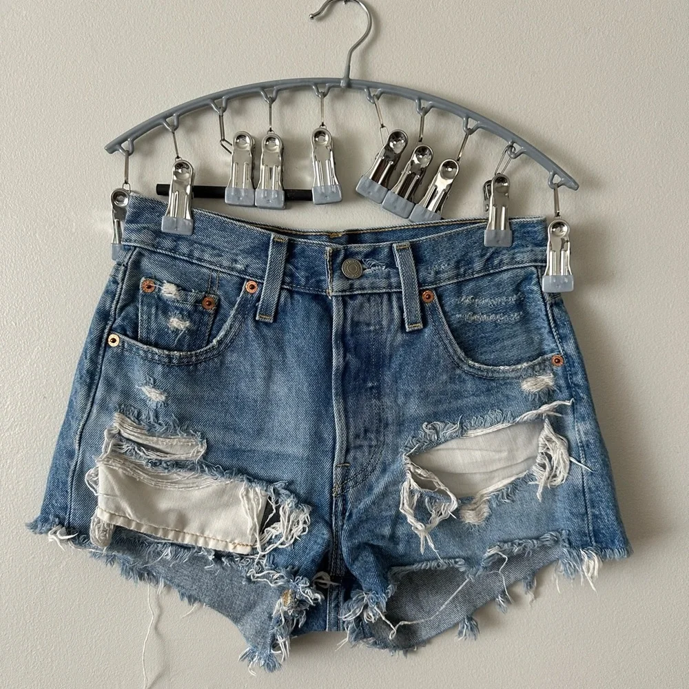 Levi’s 501 denim shorts size W24